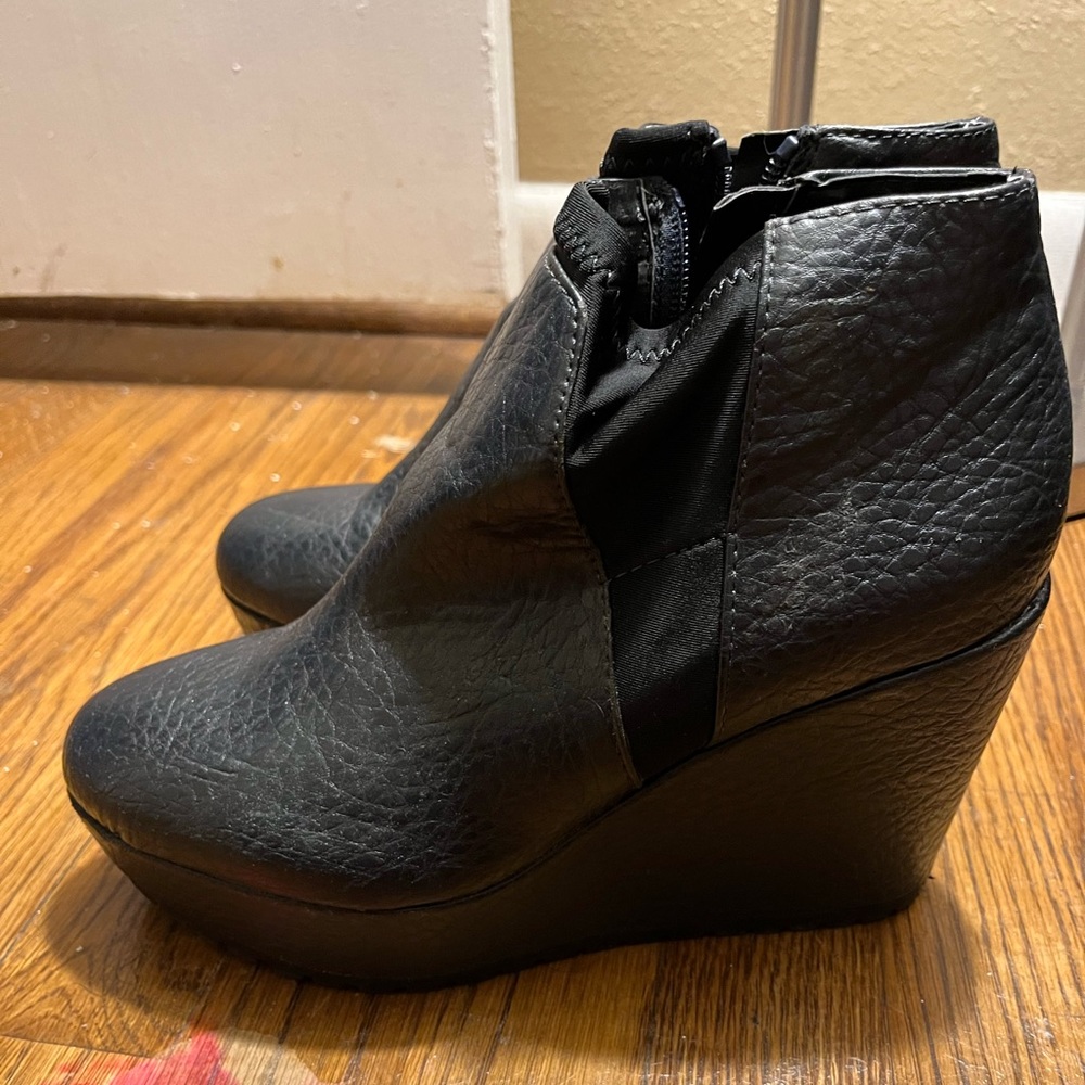 Simply Vera Wang wedges